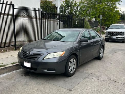 Used 2009 Toyota Camry LE FWD image 5