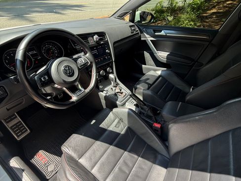 Used 2019 Volkswagen GTI SE FWD image 4