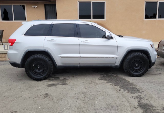 Used 2011 Jeep Grand Cherokee Overland RWD image 1