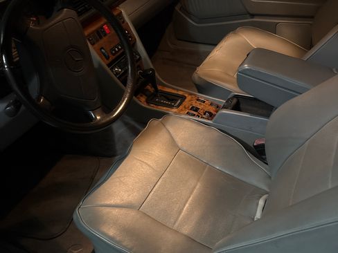 Used 1995 Mercedes-Benz E 320 E 320 Cabriolet 2D image 4