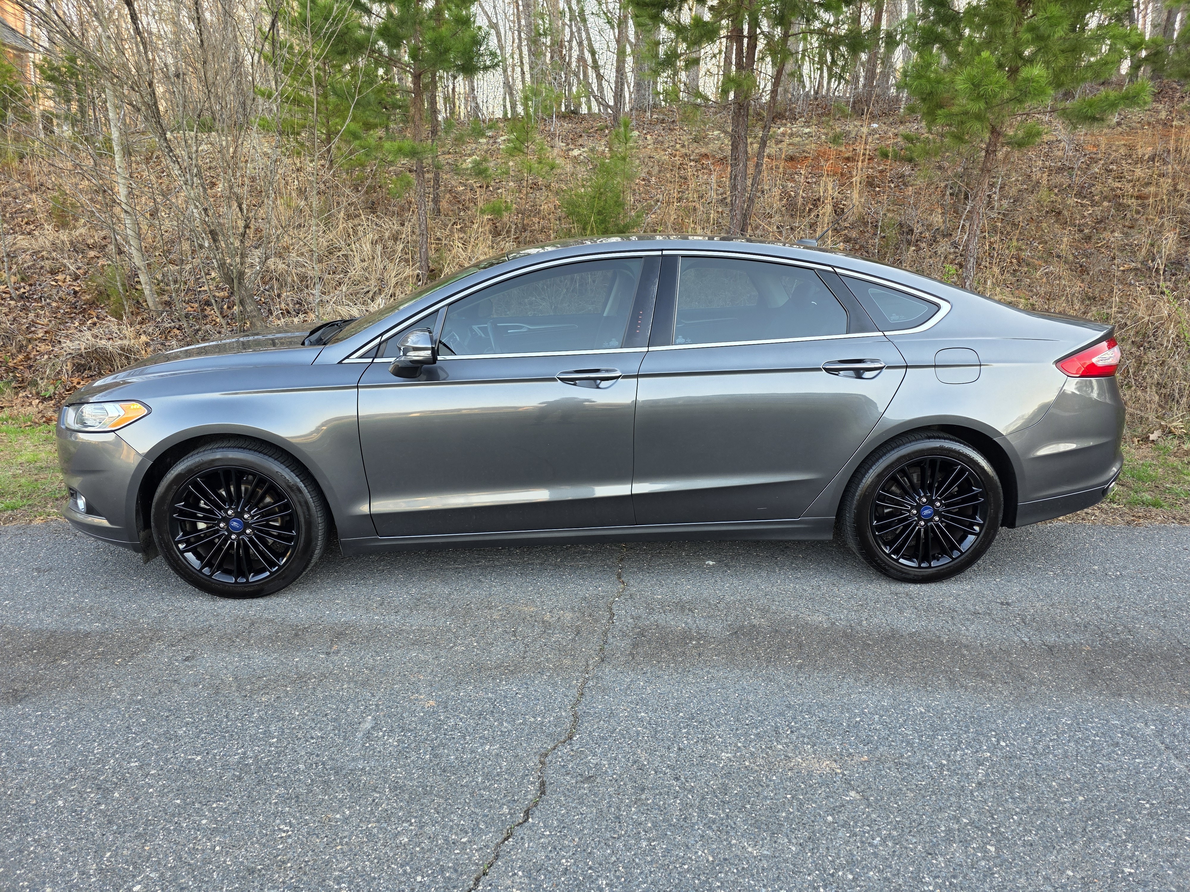 Used 2016 Ford Fusion SE w/ Equipment Group 202A FWD image 1