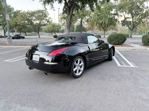 Used 2005 Nissan 350Z Touring image 5