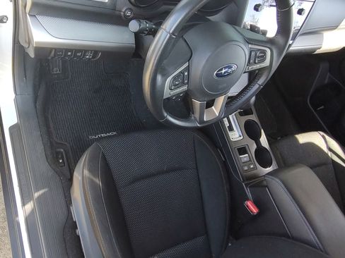 Used 2017 Subaru Outback 2.5i Premium image 9