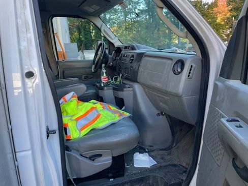 Used 2018 Ford E-350 and Econoline 350 Super Duty w/ Power Windows & Locks Group image 8