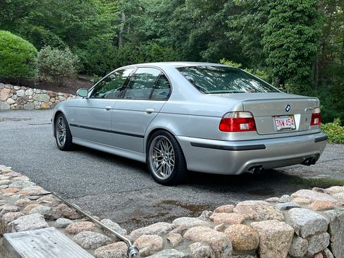 Used 2002 BMW M5 RWD image 2