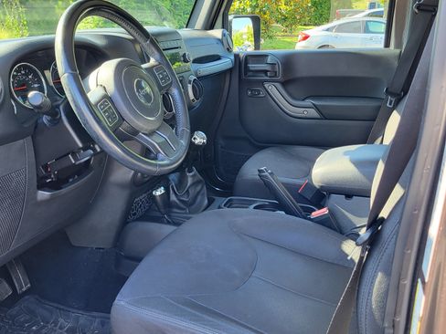 Used 2016 Jeep Wrangler Unlimited Sport image 8