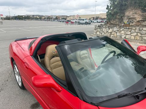 Used 2004 Chevrolet Corvette Coupe w/ Roof Package image 13