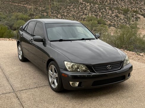 Used 2001 Lexus IS 300 RWD image 2