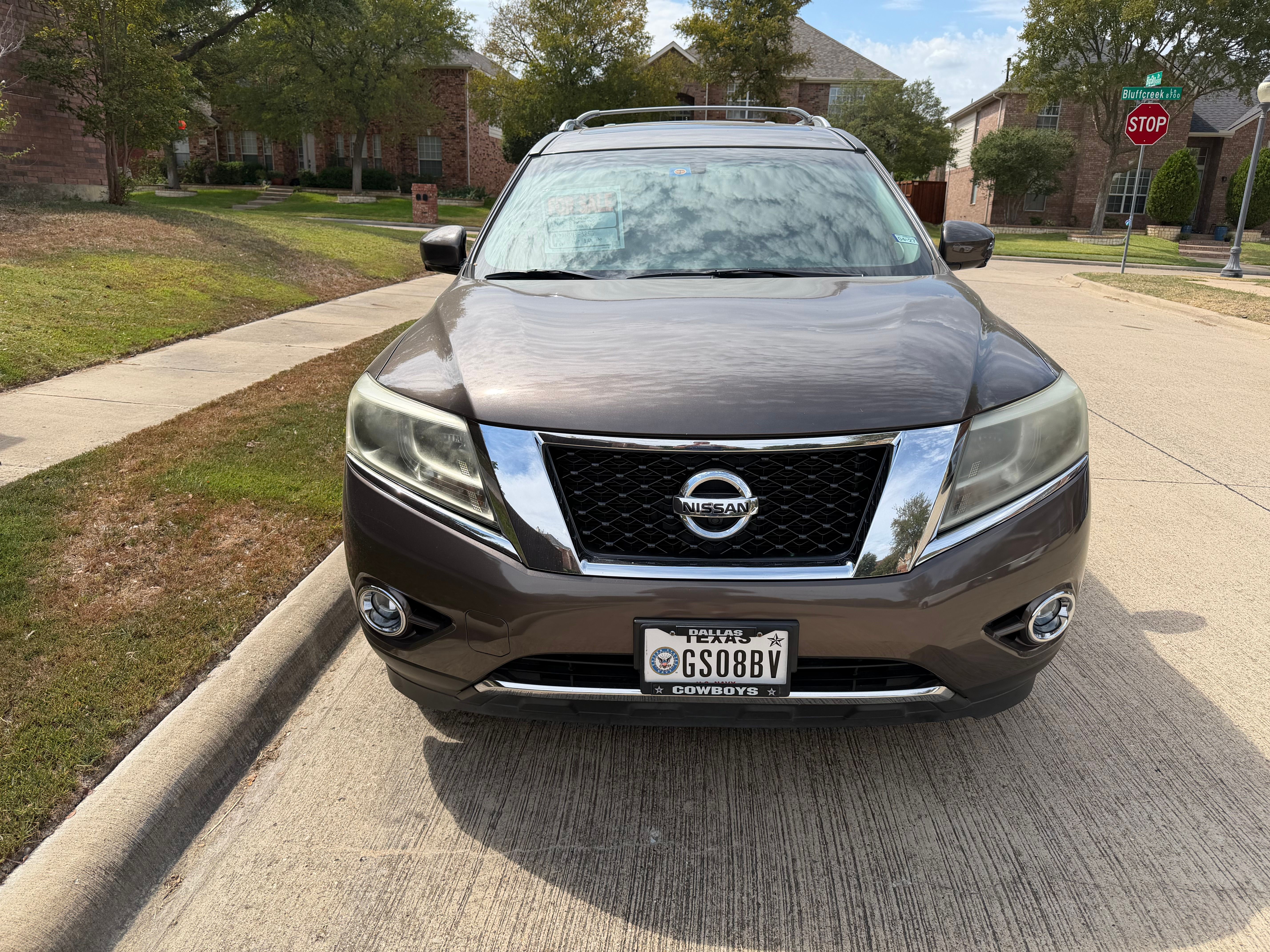 Used 2015 Nissan Pathfinder Platinum w/ Family Entertainment Package FWD image 2