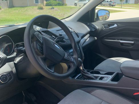 Used 2017 Ford Escape SE image 4