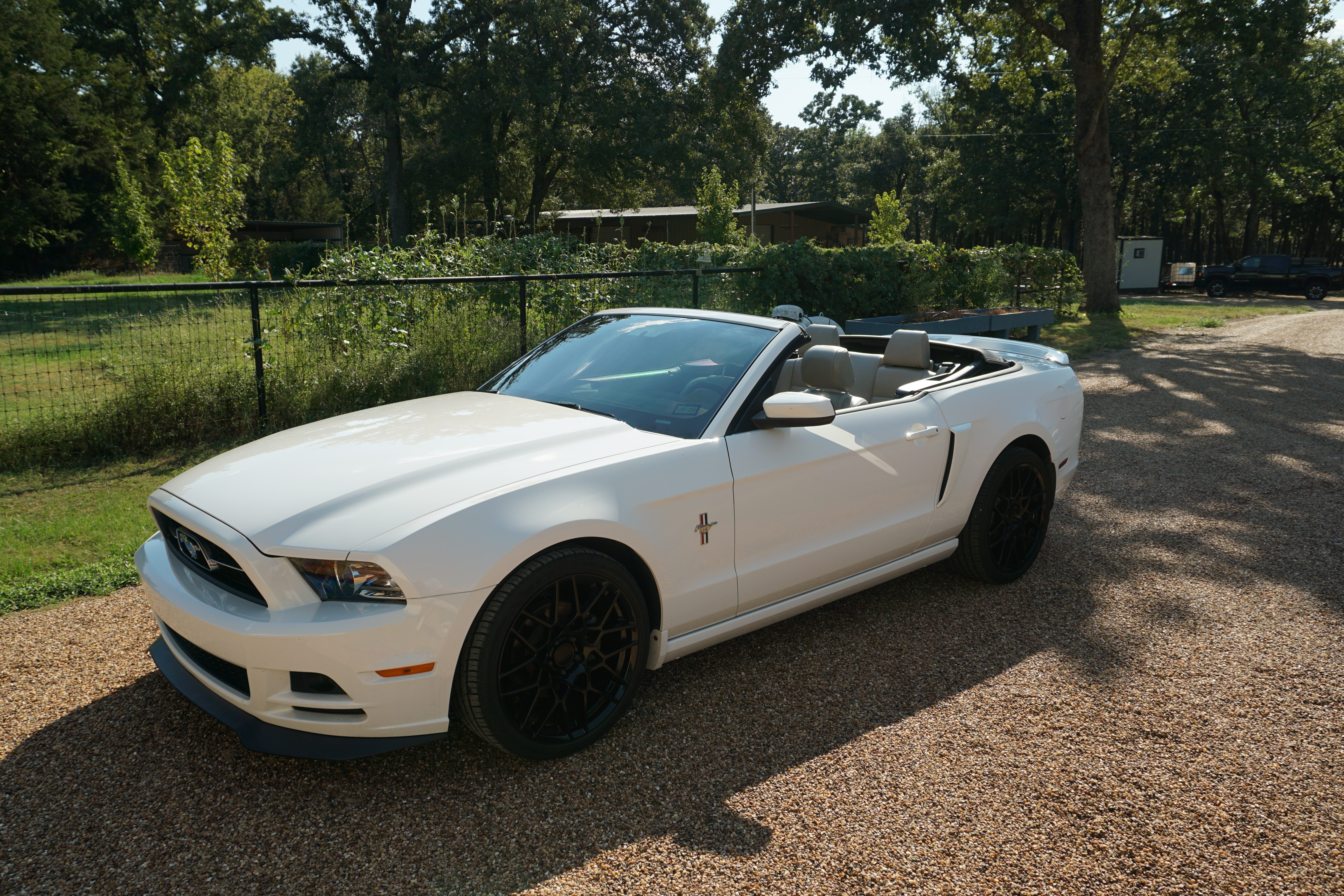 Used 2013 Ford Mustang Premium w/ Electronics Pkg RWD image 2
