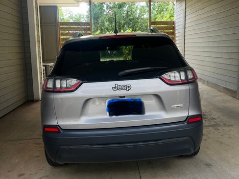 Used 2019 Jeep Cherokee Latitude Plus FWD image 2