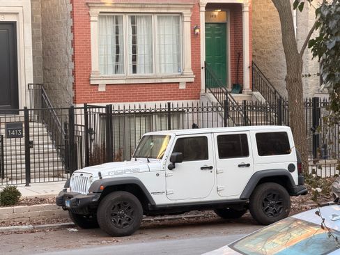 Used 2013 Jeep Wrangler Unlimited Sahara image 10