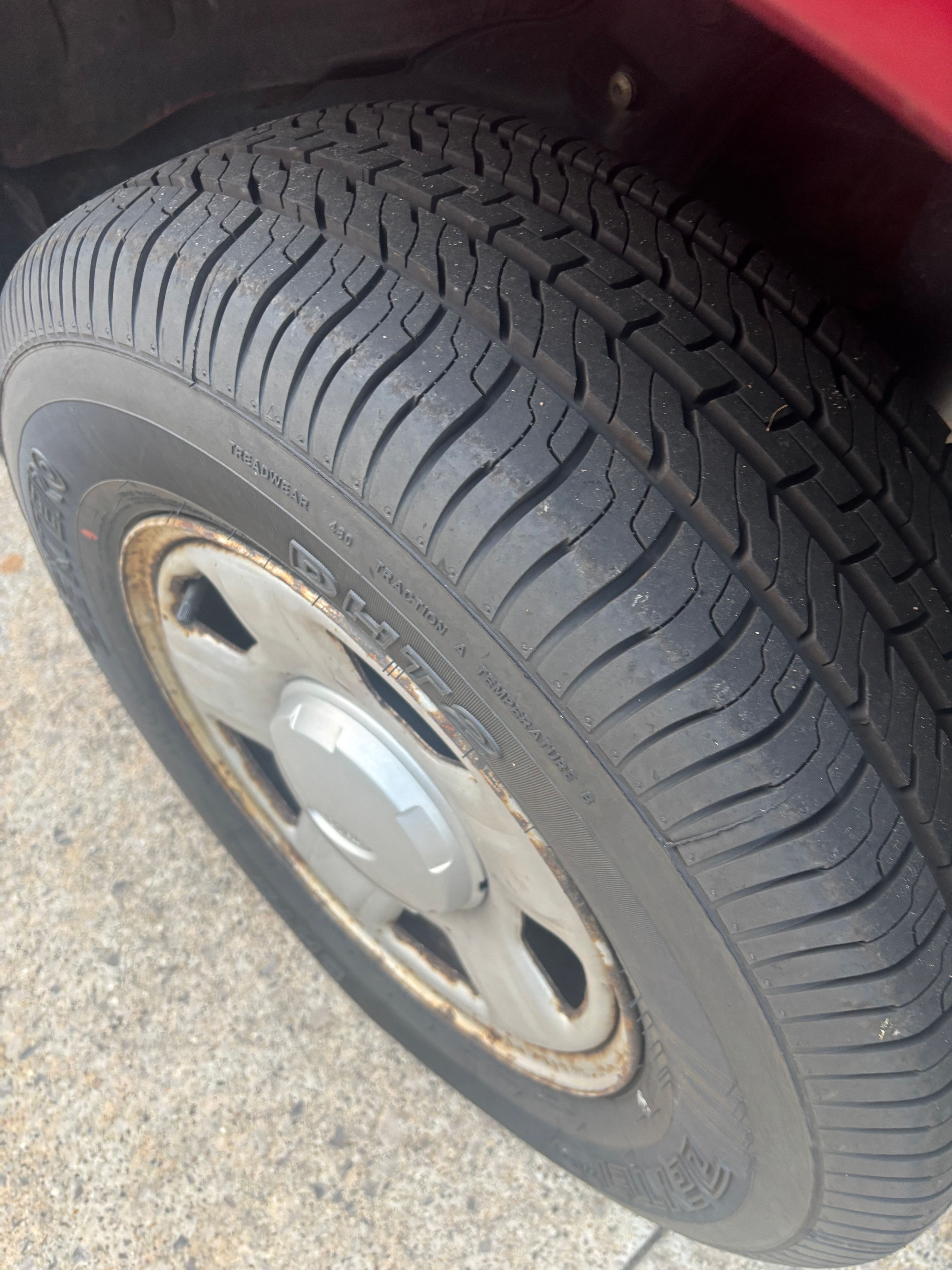 Used 2004 Ford Escape XLS AWD/4WD image 8