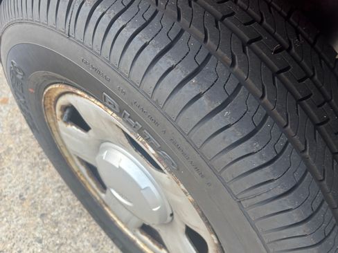 Used 2004 Ford Escape XLS AWD/4WD image 8