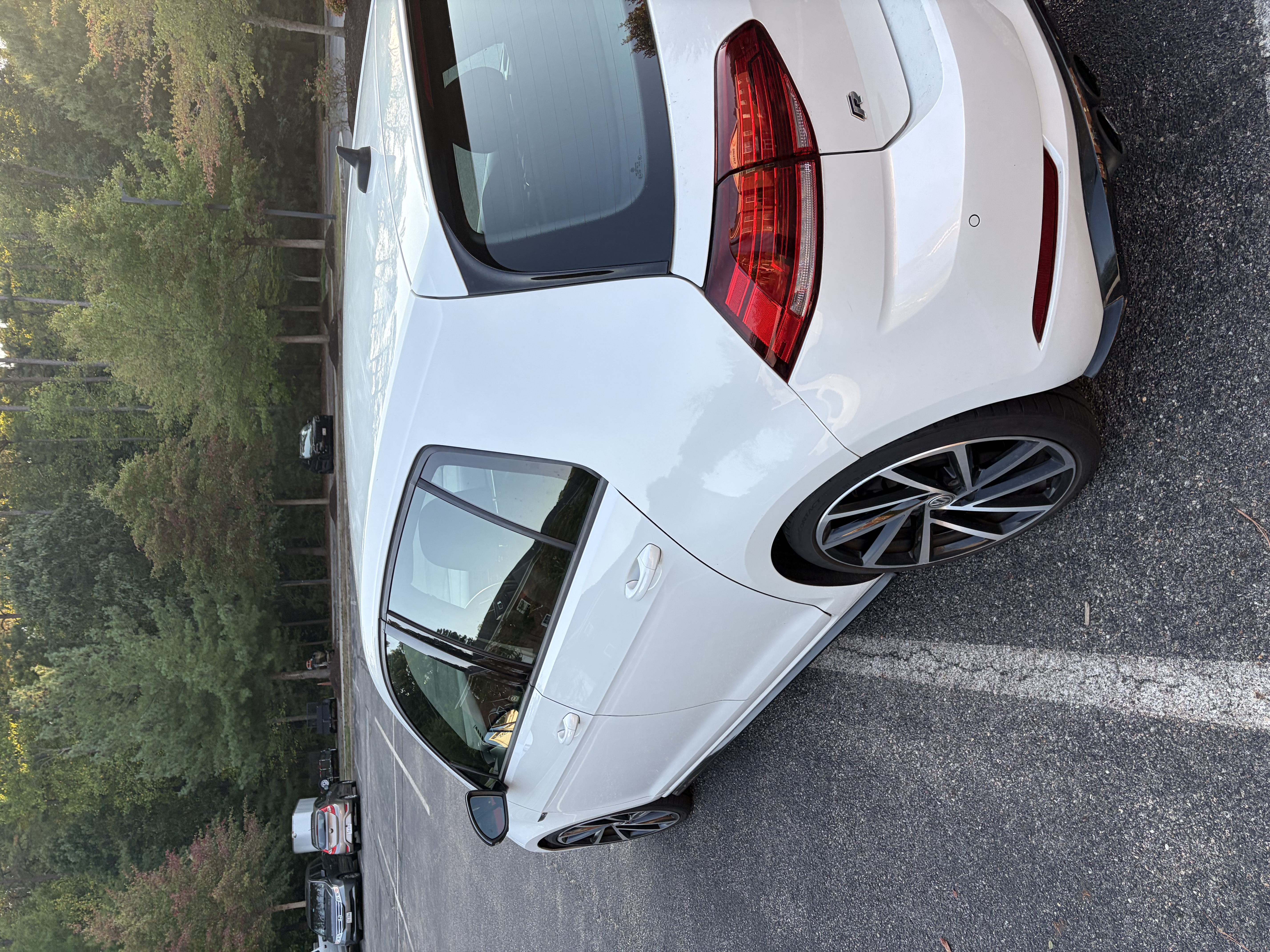 Used 2018 Volkswagen Golf R 4-Door AWD/4WD image 12