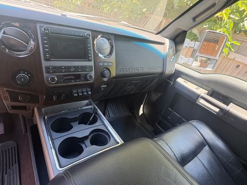 Used 2012 Ford F250 Lariat w/ Lariat Interior Pkg AWD/4WD image 16
