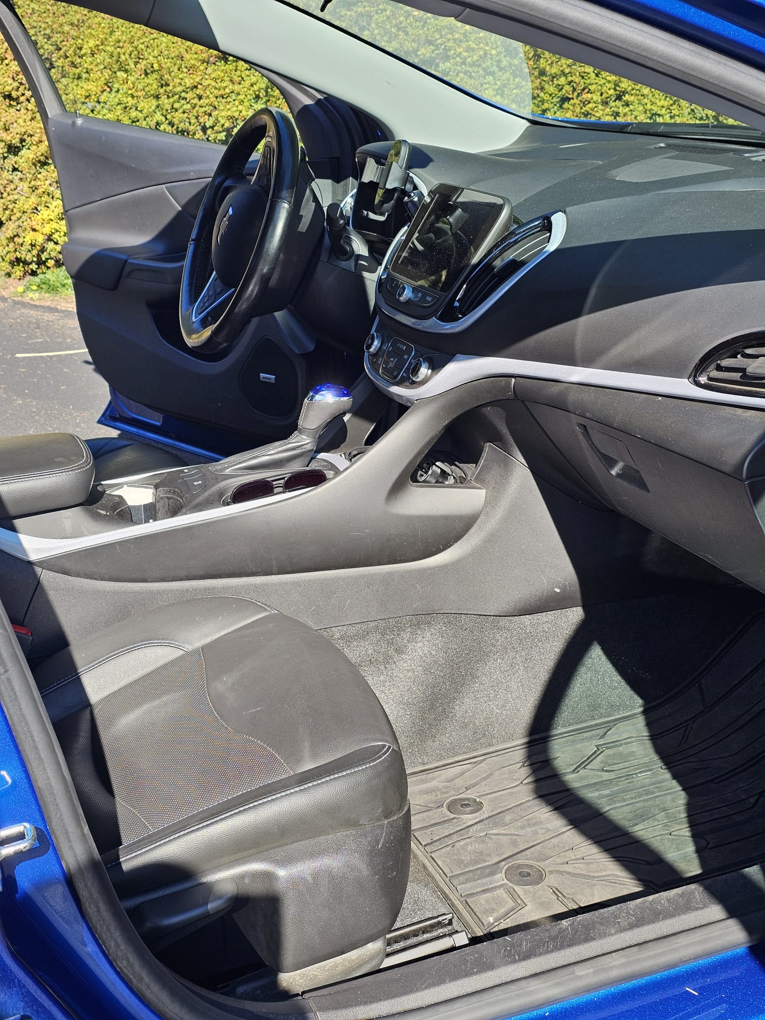 Used 2017 Chevrolet Volt LT w/ Comfort Package FWD image 11