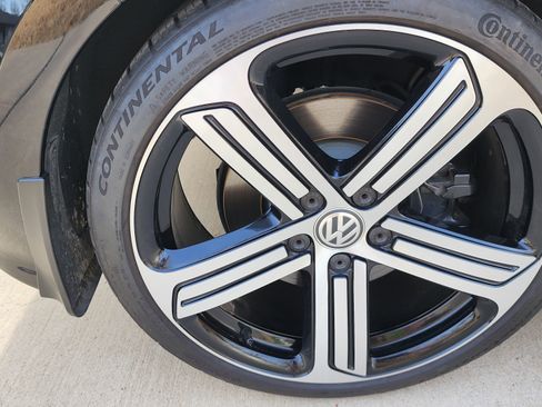 Used 2016 Volkswagen Golf 4-Door image 28