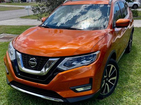 Used 2018 Nissan Rogue SL w/ Premium Package image 4