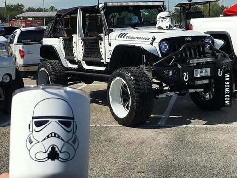 Used 2011 Jeep Wrangler Unlimited Sahara w/ Connectivity Group image 8