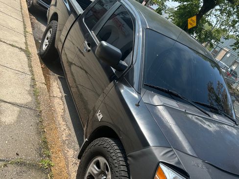 Used 2004 Nissan Titan XE w/ (PRF) Preferred Pkg image 5