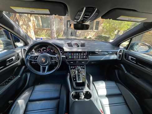 Used 2022 Porsche Cayenne image 9