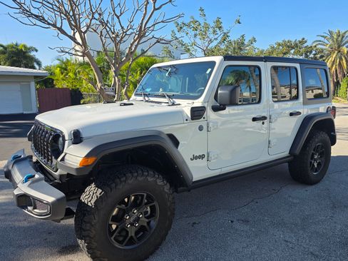 Used 2024 Jeep Wrangler Unlimited image 6