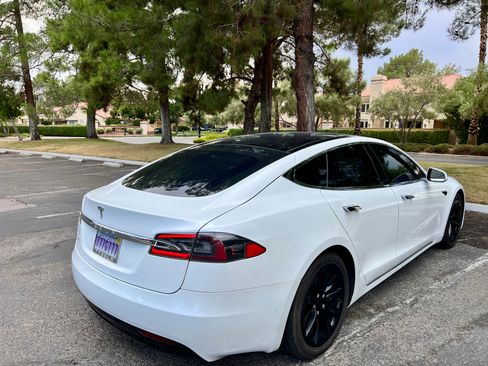 Used 2016 Tesla Model S 60D image 14