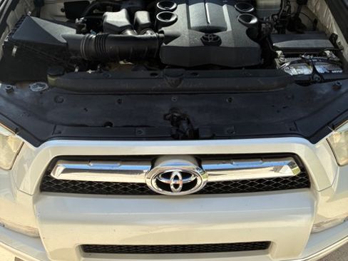 Used 2010 Toyota 4Runner Limited AWD/4WD image 11