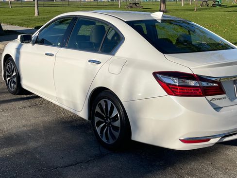 Used 2017 Honda Accord EX-L image 2