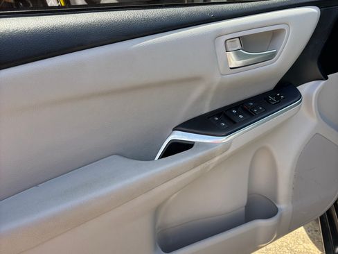 Used 2015 Toyota Camry LE image 14