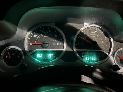 Used 2008 Jeep Wrangler Sahara w/ Dual Top Group image 9