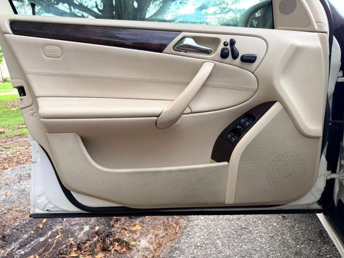 Used 2005 Mercedes-Benz C 240 Wagon w/ Sunroof Pkg image 21