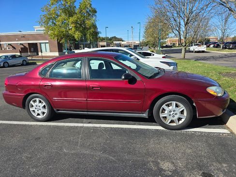 Used 2004 Ford Taurus SE image 1