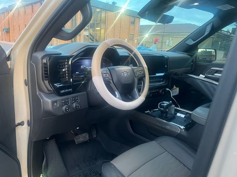 Used 2022 Chevrolet Silverado 1500 ZR2 w/ Technology Package image 6