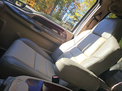 Used 2003 Ford Excursion Eddie Bauer image 9