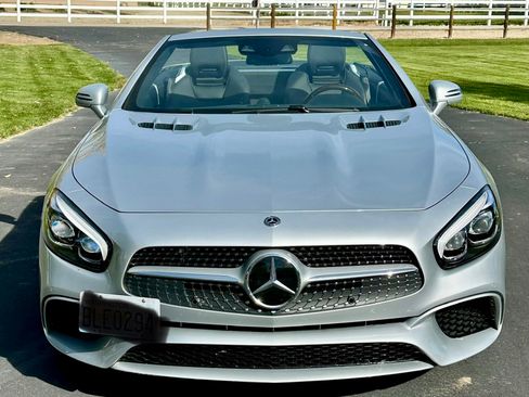 Used 2018 Mercedes-Benz SL 550 image 4