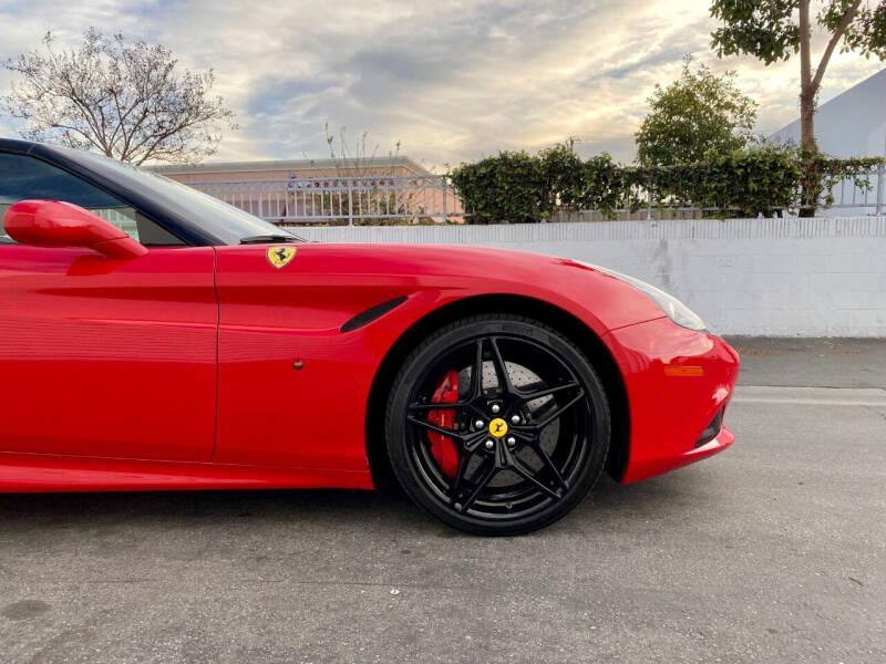 Used 2015 Ferrari California T RWD image 9