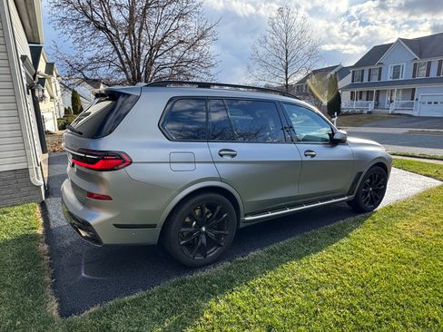 Used 2023 BMW X7 xDrive40i w/ M Sport Package image 9