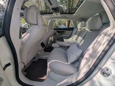 Used 2022 Mercedes-Benz EQS 580 4MATIC Sedan image 6