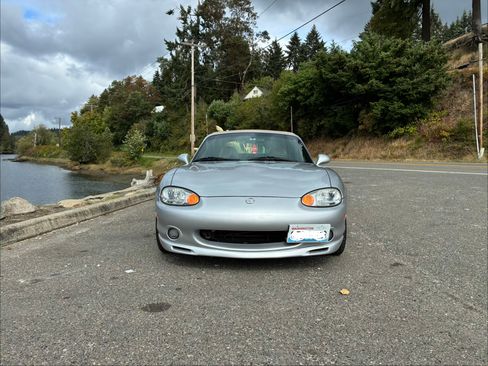 Used 1999 MAZDA MX-5 Miata RWD image 2