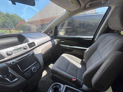 Used 2016 Honda Odyssey SE image 9