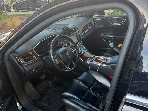 Used 2020 Lincoln Continental image 11