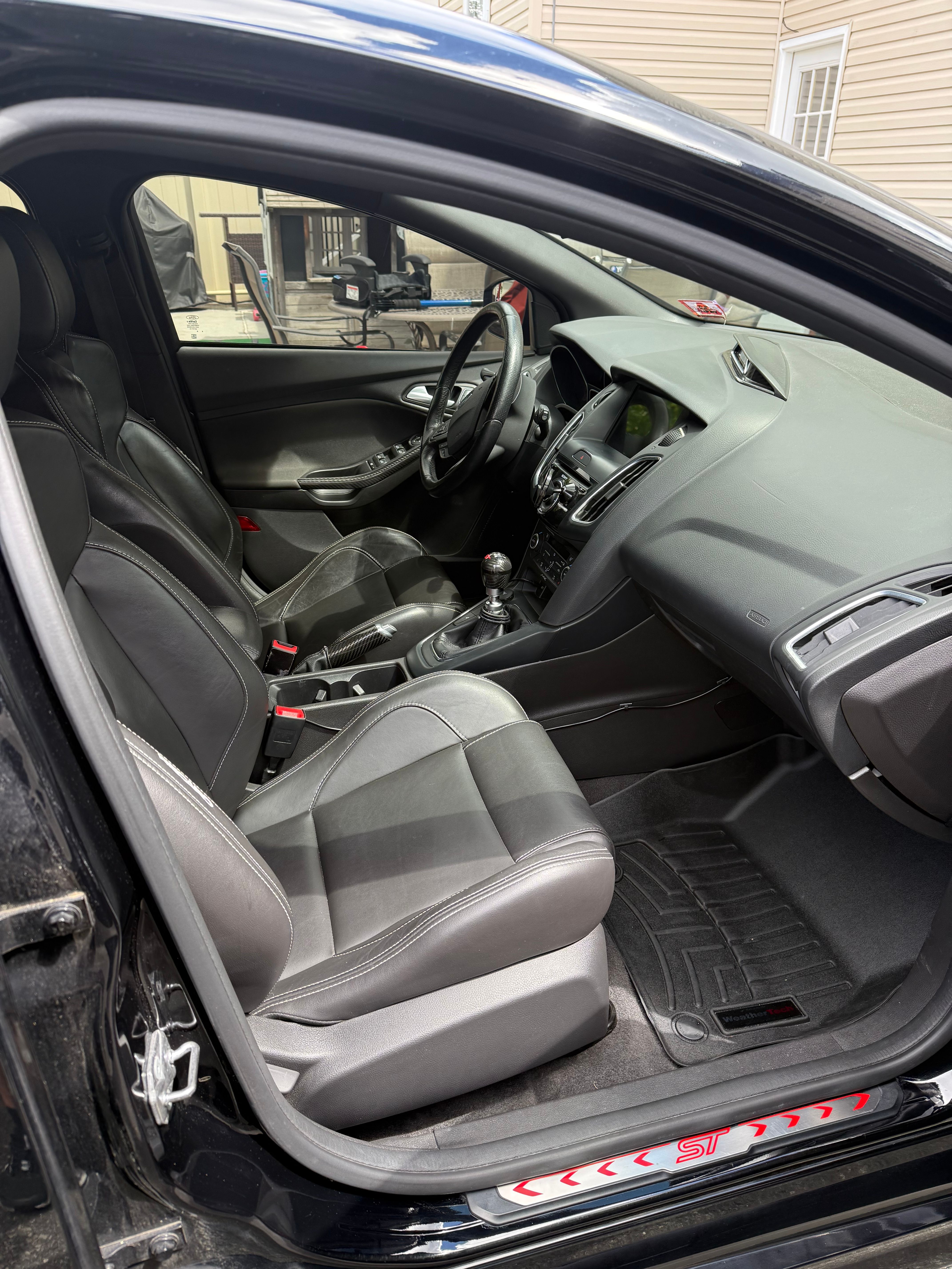 Used 2018 Ford Focus ST w/ Equipment Group 402A FWD image 15