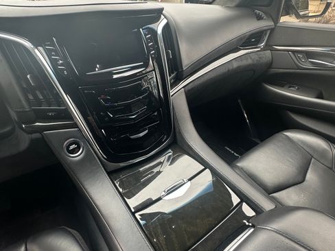 Used 2017 Cadillac Escalade Platinum image 15