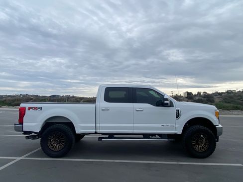 Used 2017 Ford F250 XLT w/ XLT Premium Package image 4