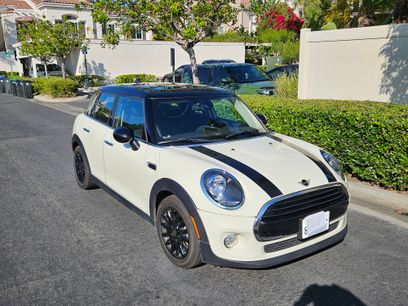 Used 2019 MINI Cooper 4-Door Hardtop w/ Signature Upholstery Package