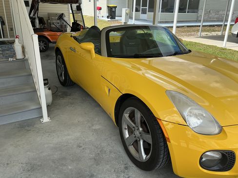 Used 2009 Pontiac Solstice GXP w/ Premium Package image 2