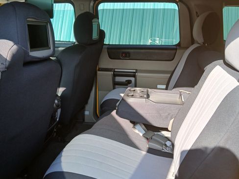 Used 2003 HUMMER H2 w/ Preferred Equipment Group image 13